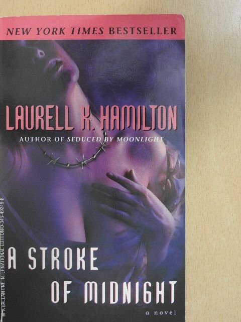 Laurell K. Hamilton - A Stroke of Midnight [antikvár]