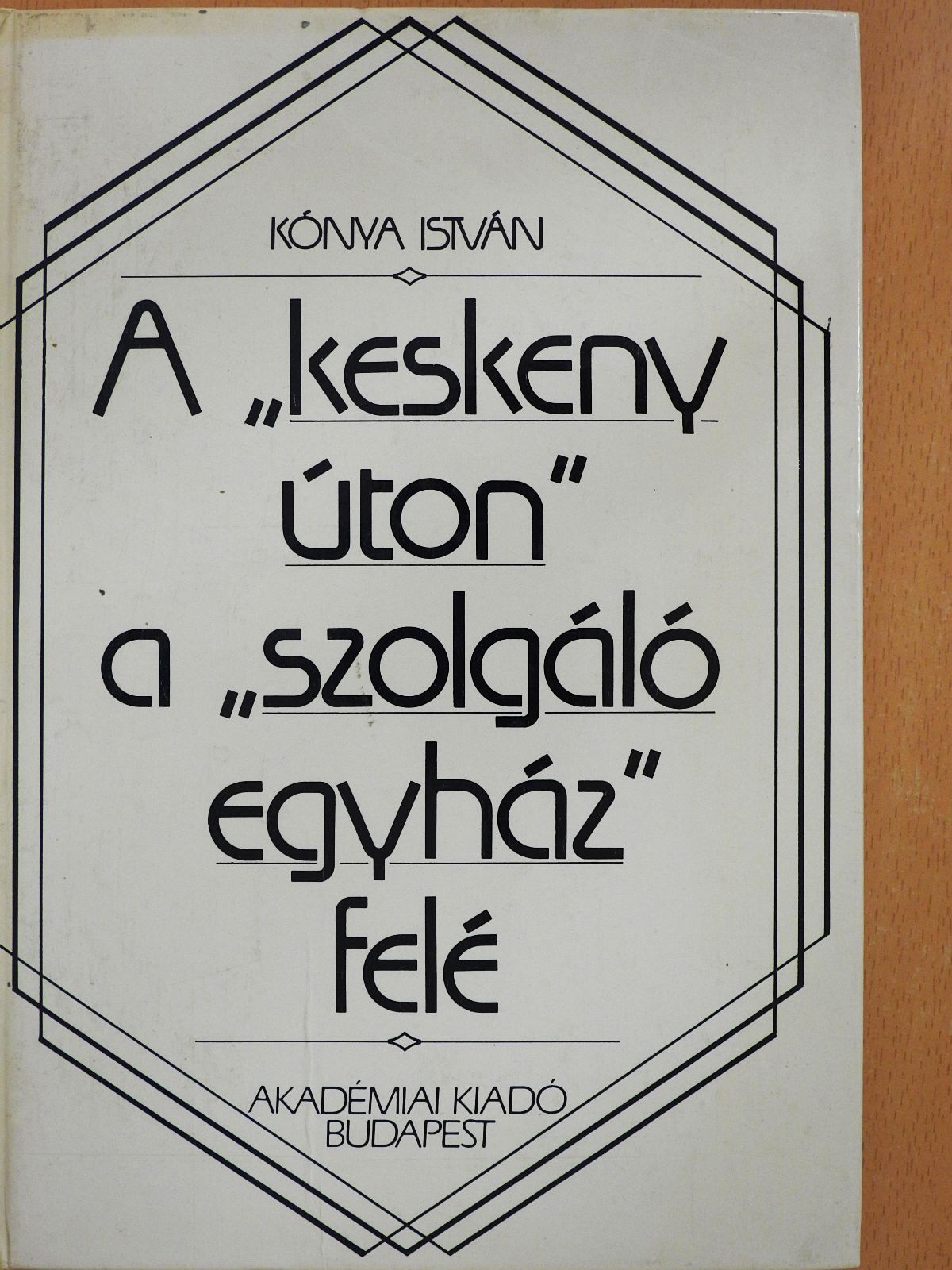 Kónya István - A "keskeny úton" a "szolgáló egyház" felé (dedikált példány) [antikvár]