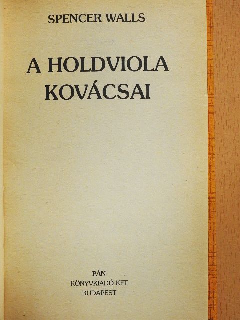 Spencer Walls - A holdviola kovácsai [antikvár]