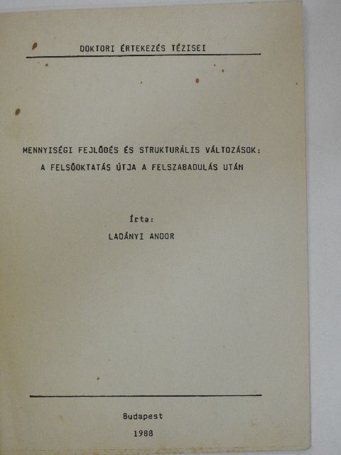 Ladányi Andor - Mennyiségi fejlődés és strukturális változások: a felsőoktatás útja a felszabadulás után [antikvár]