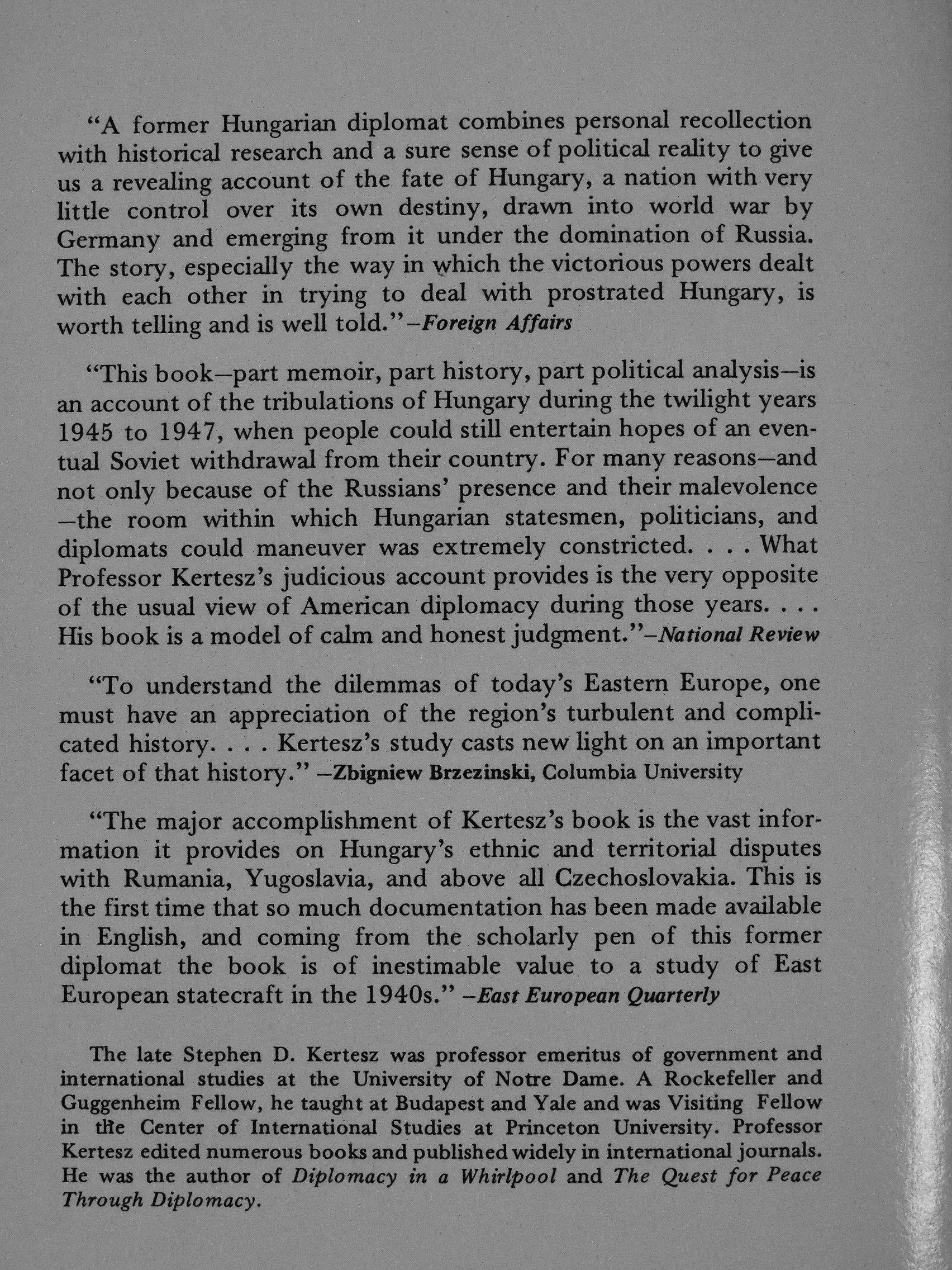 Kertész D. István - Between Russia and the West [antikvár]