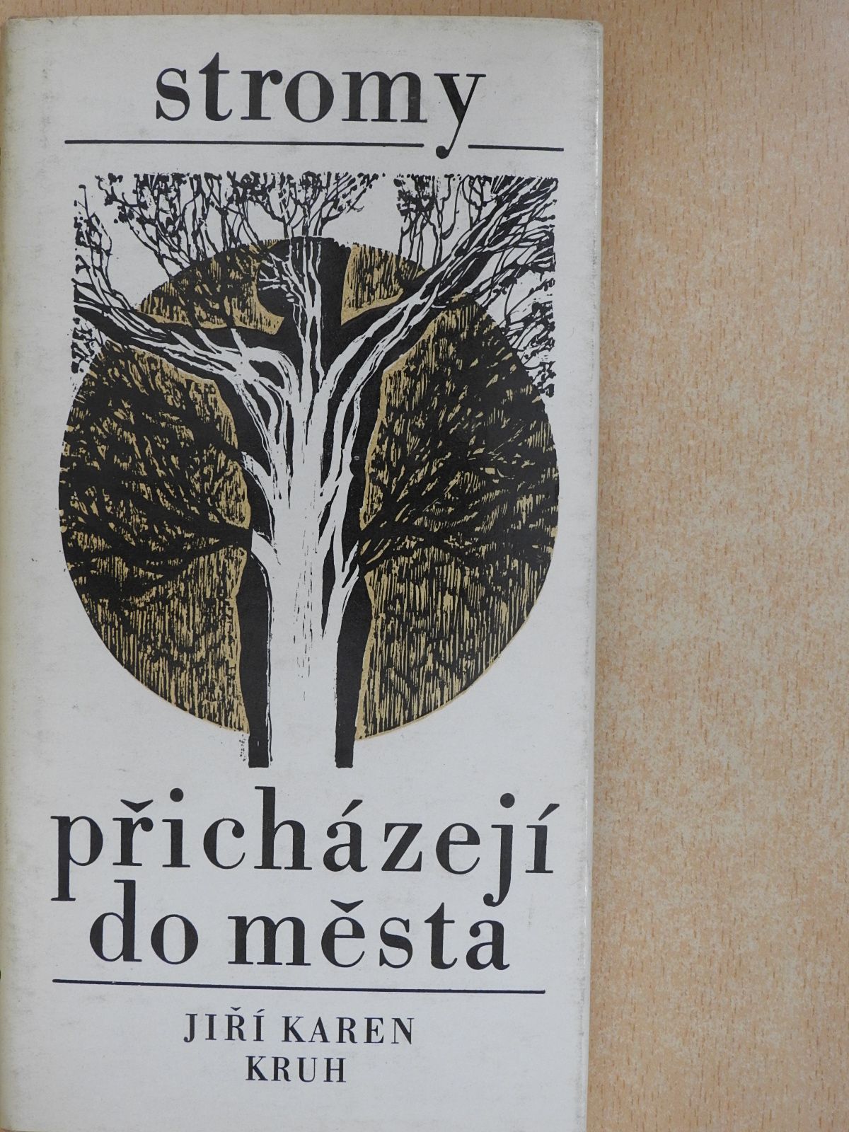 Jirí Karen - Stromy Pricházejí do mésta (dedikált példány) [antikvár]
