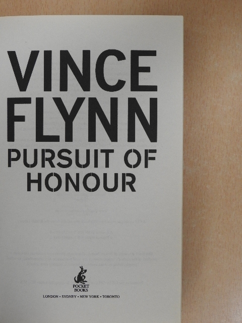 Vince Flynn - Pursuit of honour [antikvár]