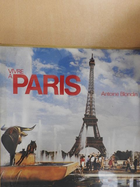 Antoine Blondin - Vivre á Paris [antikvár]