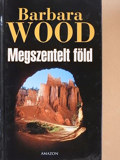 Barbara Wood - Megszentelt föld [antikvár]