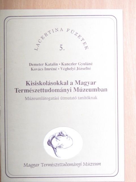 Demeter Katalin - Kisiskolásokkal a Magyar Természettudományi Múzeumban [antikvár]