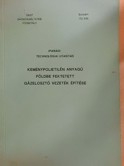 Bódis József - Keménypolietilén anyagú földbe fektetett gázelosztó vezeték építése [antikvár]