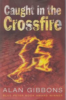 Alan Gibbons - Caught in the Crossfire [antikvár]