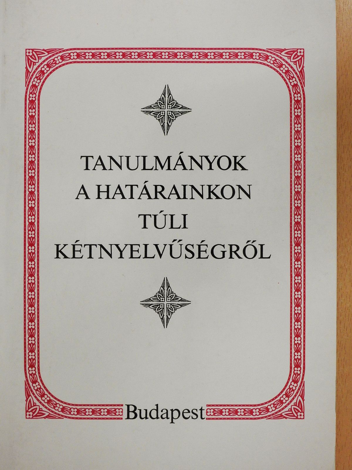 Lanstyák István - Tanulmányok a határainkon túli kétnyelvűségről (dedikált példány) [antikvár]