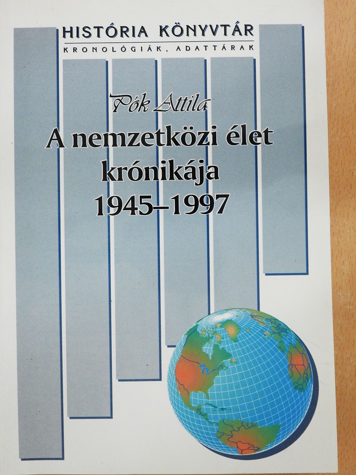 Pók Attila - A nemzetközi élet krónikája 1945-1997 (dedikált példány) [antikvár]