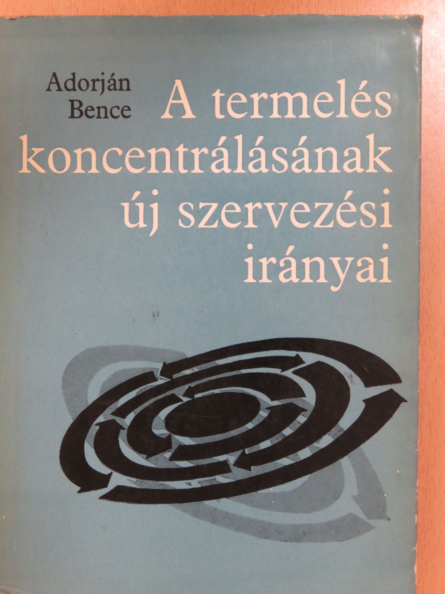 Adorján Bence - A termelés koncentrálásának új szervezési irányai (dedikált példány) [antikvár]