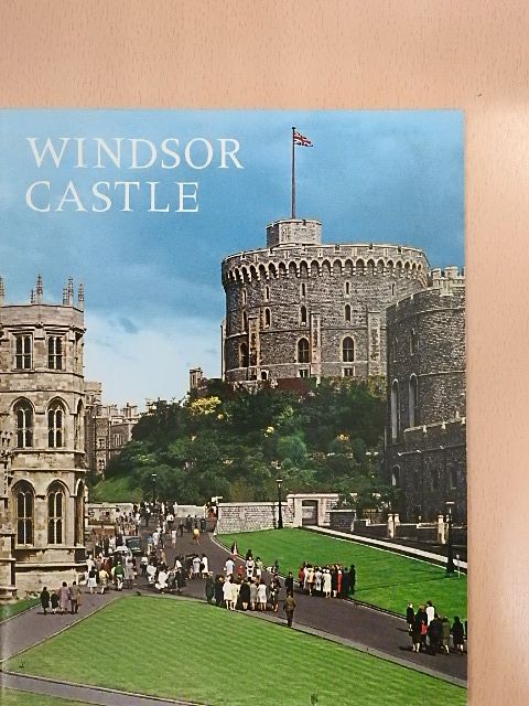 B. J. W. Hill - The History and Treasures of Windsor Castle [antikvár]