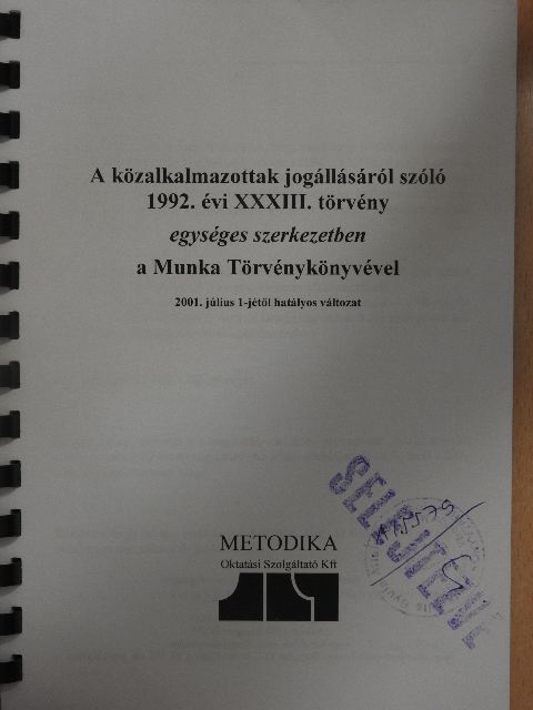 A közalkalmazottak jogállásáról szóló 1992. évi XXXIII. törvény egységes szerkezetben a Munka Törvénykönyvével  [antikvár]