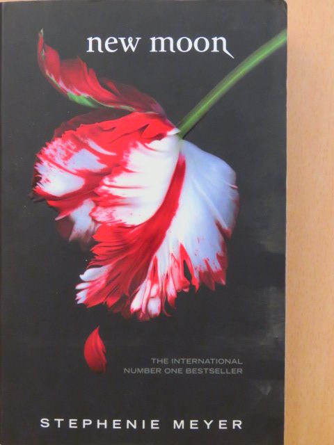 Stephenie Meyer - New Moon [antikvár]