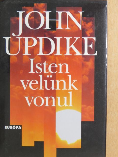 John Updike - Isten velünk vonul [antikvár]