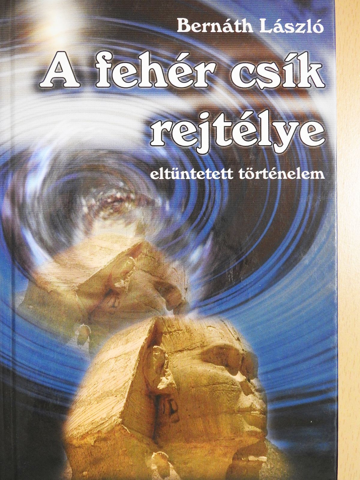 Bernáth László - A fehér csík rejtélye (dedikált példány) [antikvár]