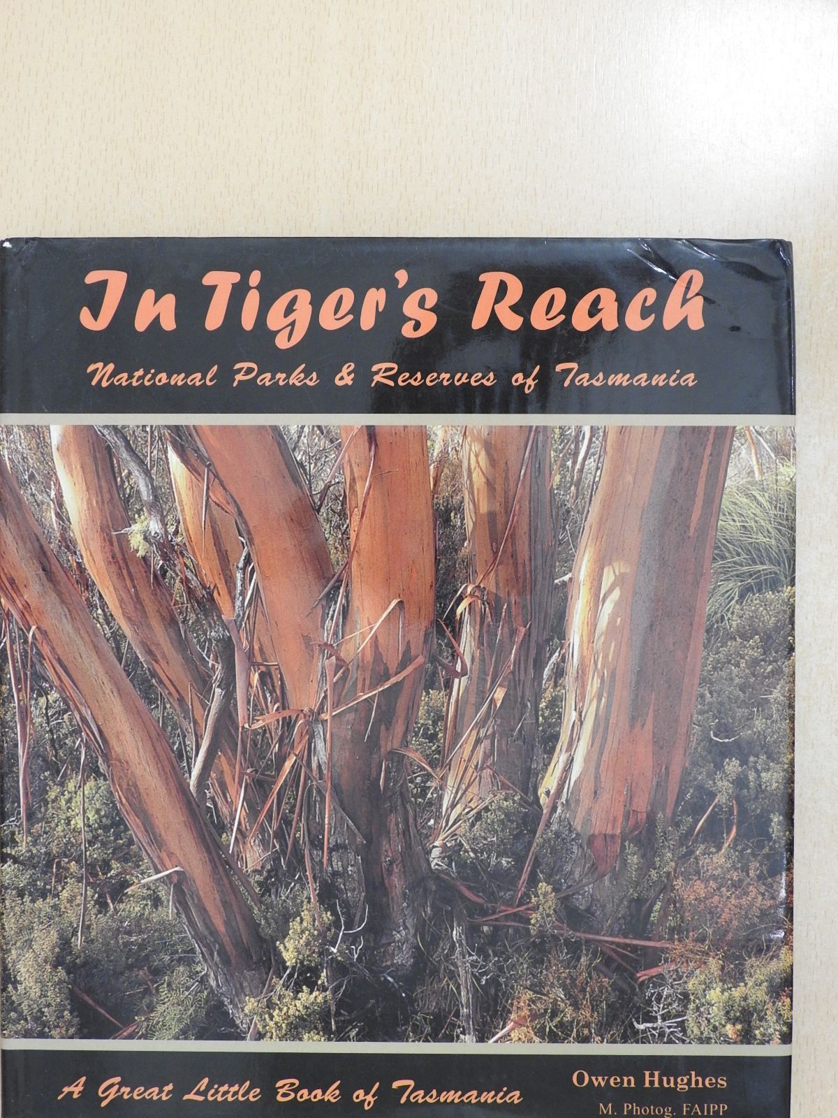 Owen Hughes - In Tiger's Reach (dedikált példány) [antikvár]