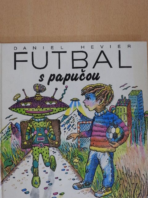Daniel Hevier - Futbal s papucou [antikvár]