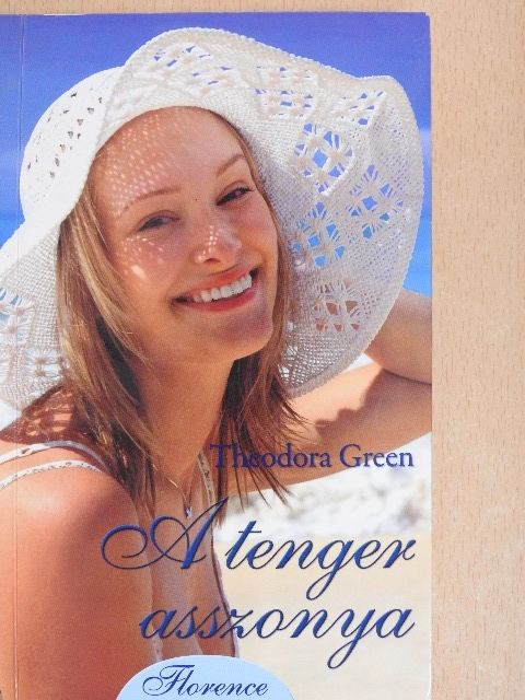 Theodora Green - A tenger asszonya [antikvár]