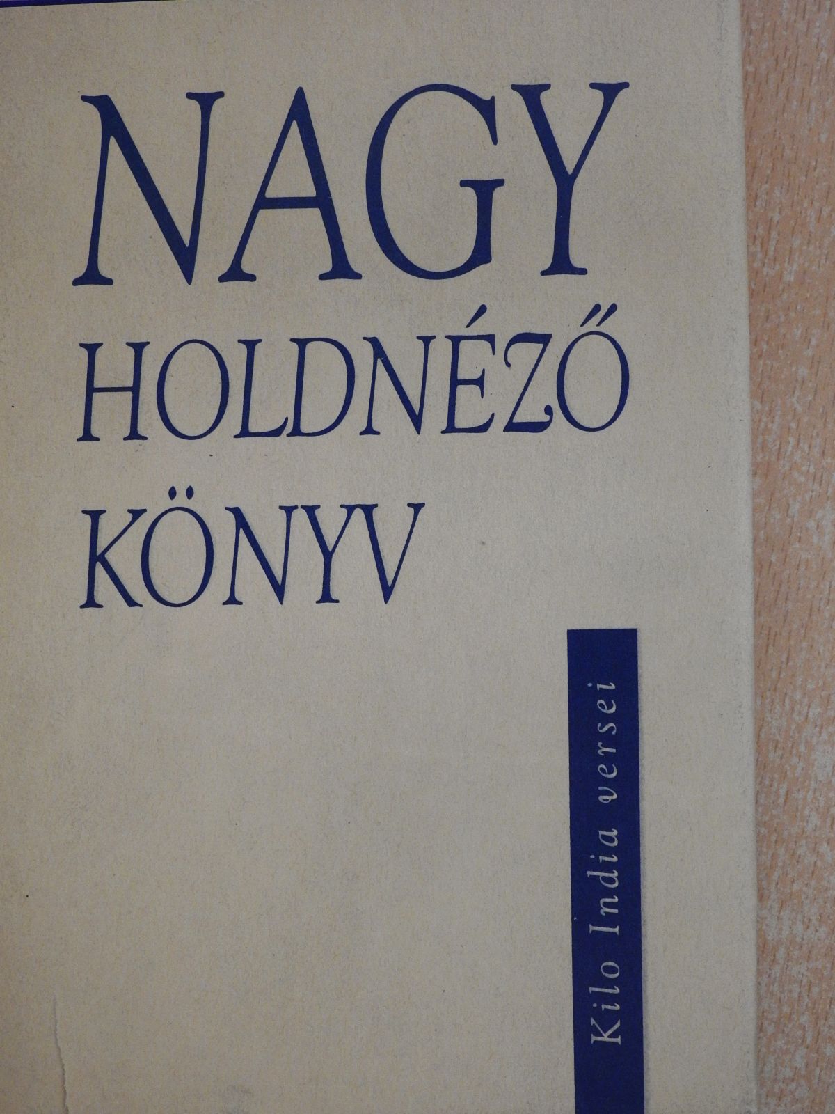 Kilo India - Nagy holdnéző könyv (számozott, dedikált példány) [antikvár]
