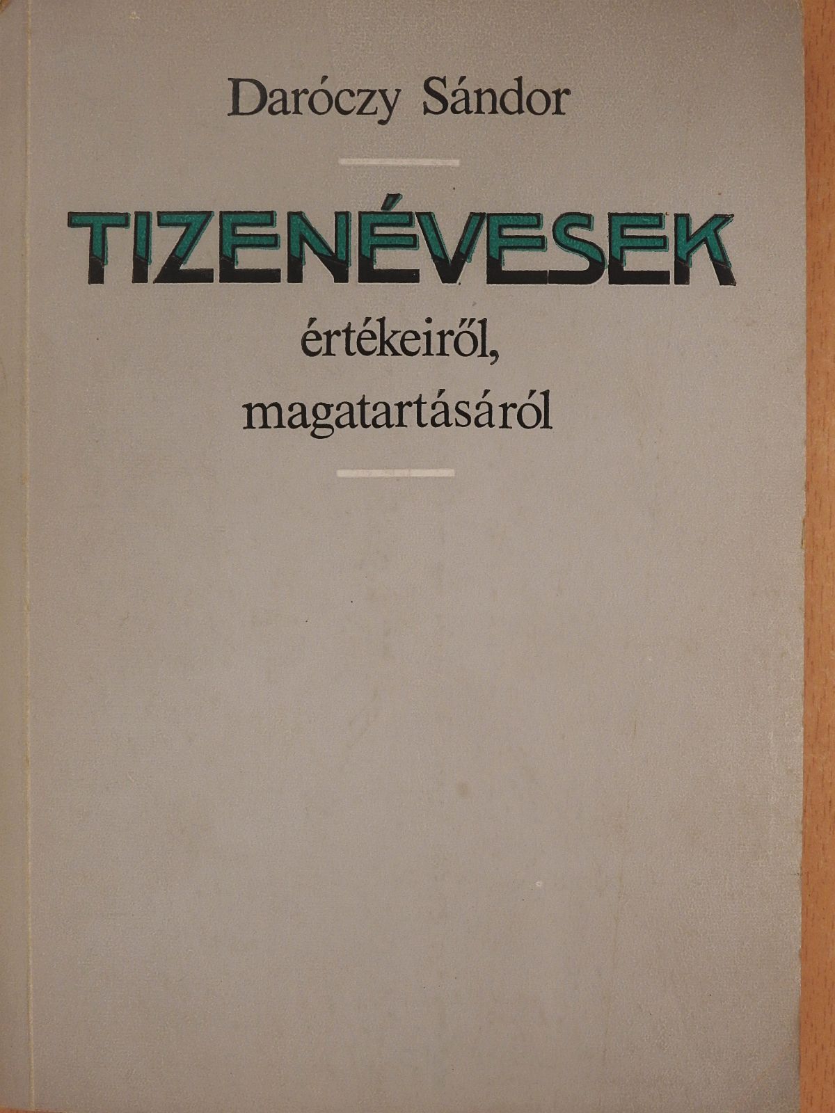 Daróczy Sándor - Tizenévesek értékeiről, magatartásáról (dedikált példány) [antikvár]