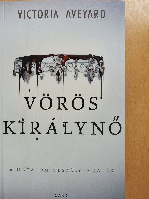 Victoria Aveyard - Vörös királynő [antikvár]