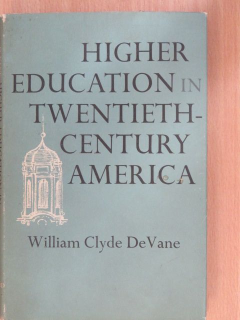 William Clyde DeVane - Higher Education In Twentieth-Century America [antikvár]