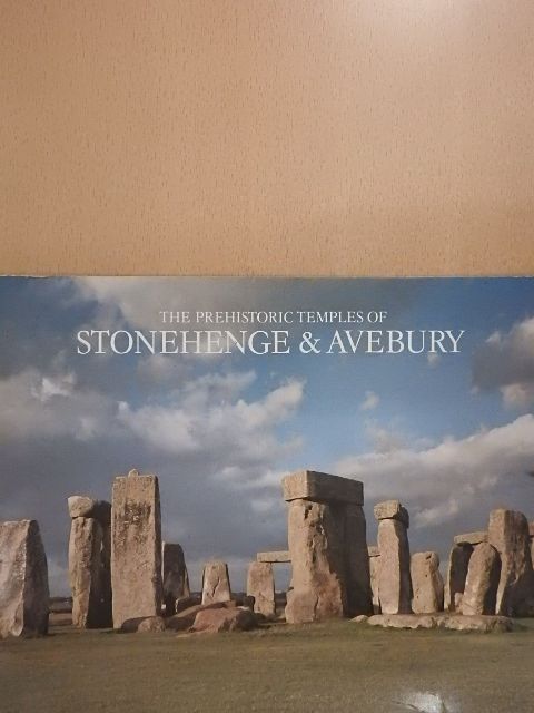R. J. C. Atkinson - The prehistoric Temples of Stonehenge & Avebury [antikvár]