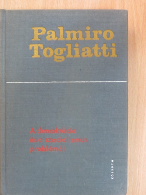 Palmiro Togliatti - A demokrácia és a szocializmus problémái [antikvár]