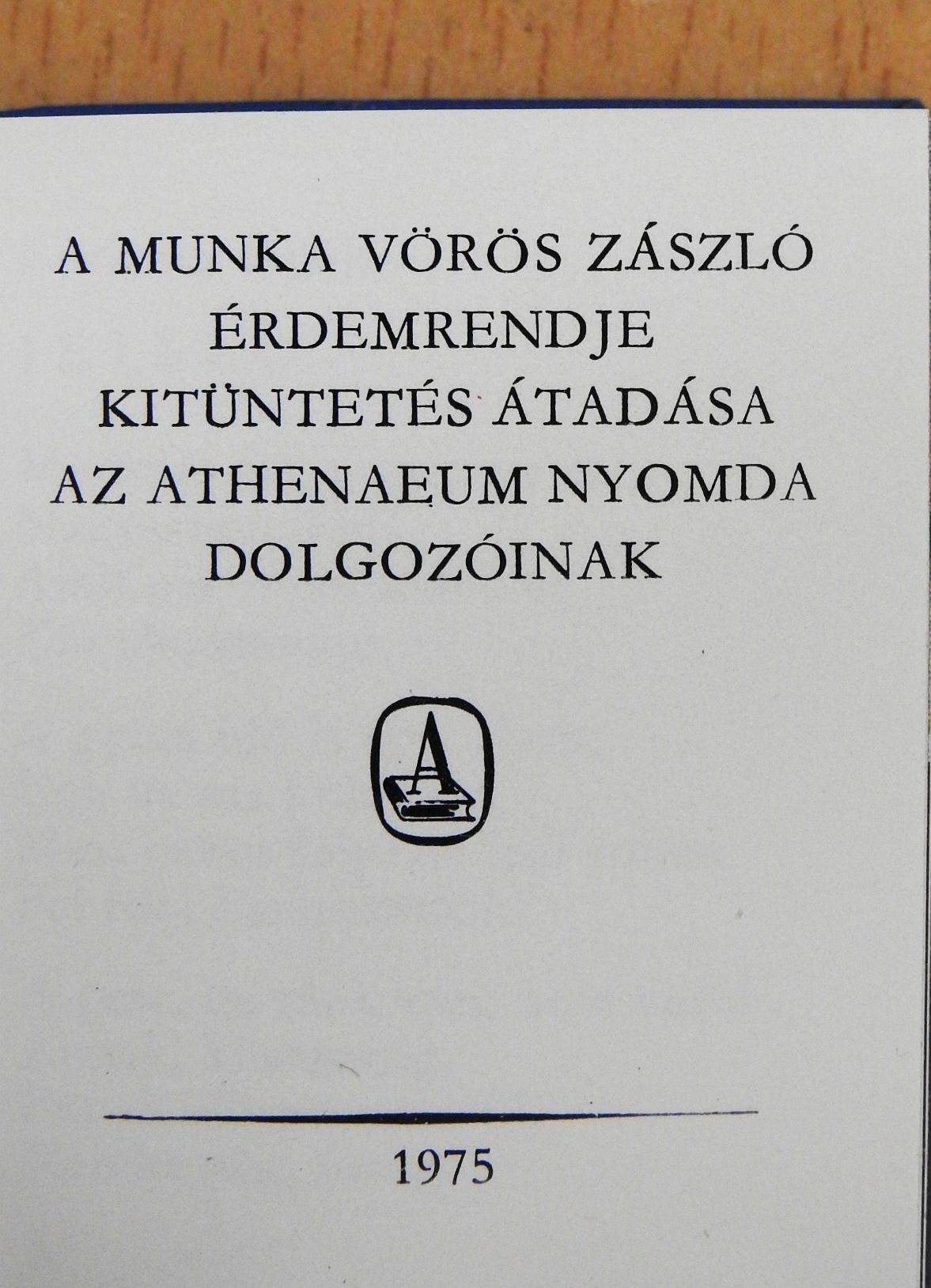 Bardóczy Irén - A Munka Vörös Zászló Érdemrendje kitüntetés átadása az Athenaeum Nyomda dolgozóinak (minikönyv) [antikvár]