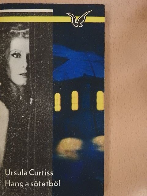 Ursula Curtiss - Hang a sötétből [antikvár]