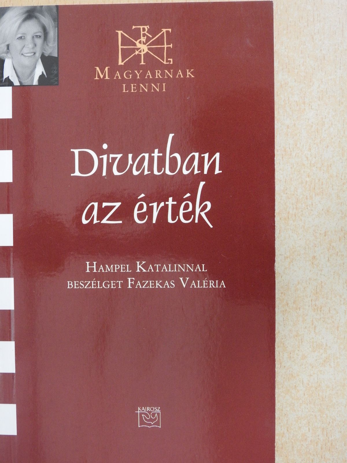 Fazekas Valéria - Divatban az érték (aláírt példány) [antikvár]