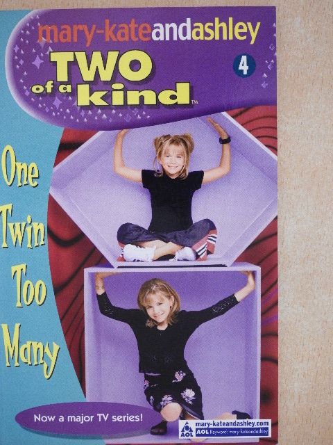 Megan Stine - One Twin Too Many [antikvár]