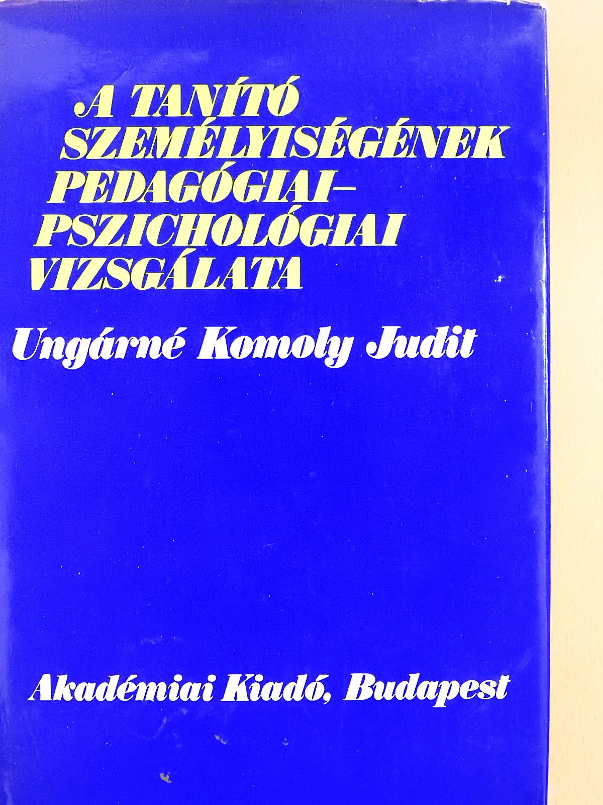 Ungárné Komoly Judit - A tanító személyiségének pedagógiai-pszichológiai vizsgálata (dedikált példány) [antikvár]