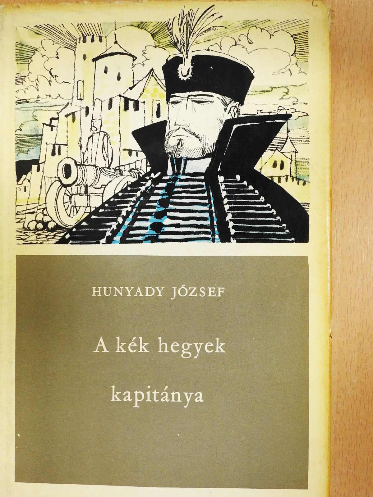 Hunyady József - A kék hegyek kapitánya (dedikált példány) [antikvár]