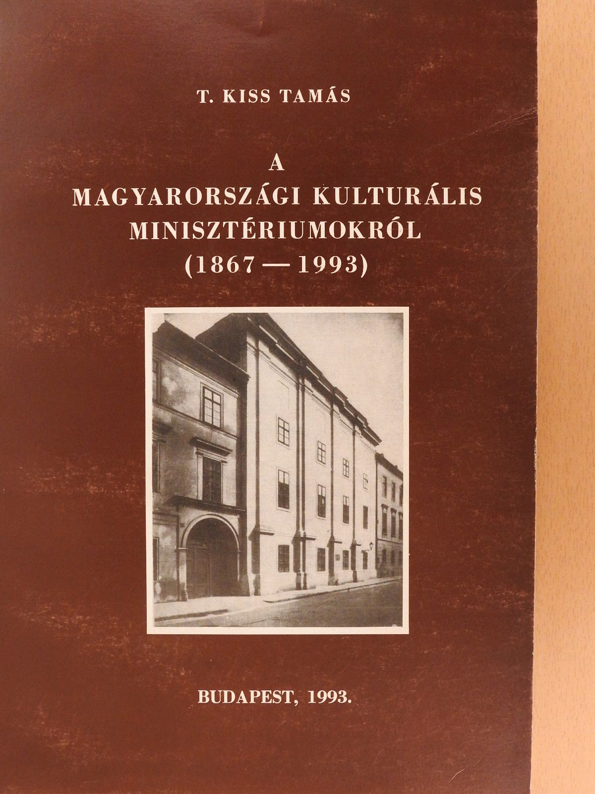 T. Kiss Tamás - A magyarországi kulturális minisztériumokról (dedikált példány) [antikvár]