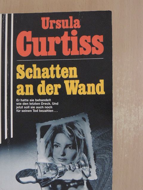 Ursula Curtiss - Schatten an der Wand [antikvár]