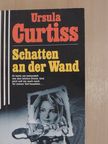 Ursula Curtiss - Schatten an der Wand [antikvár]