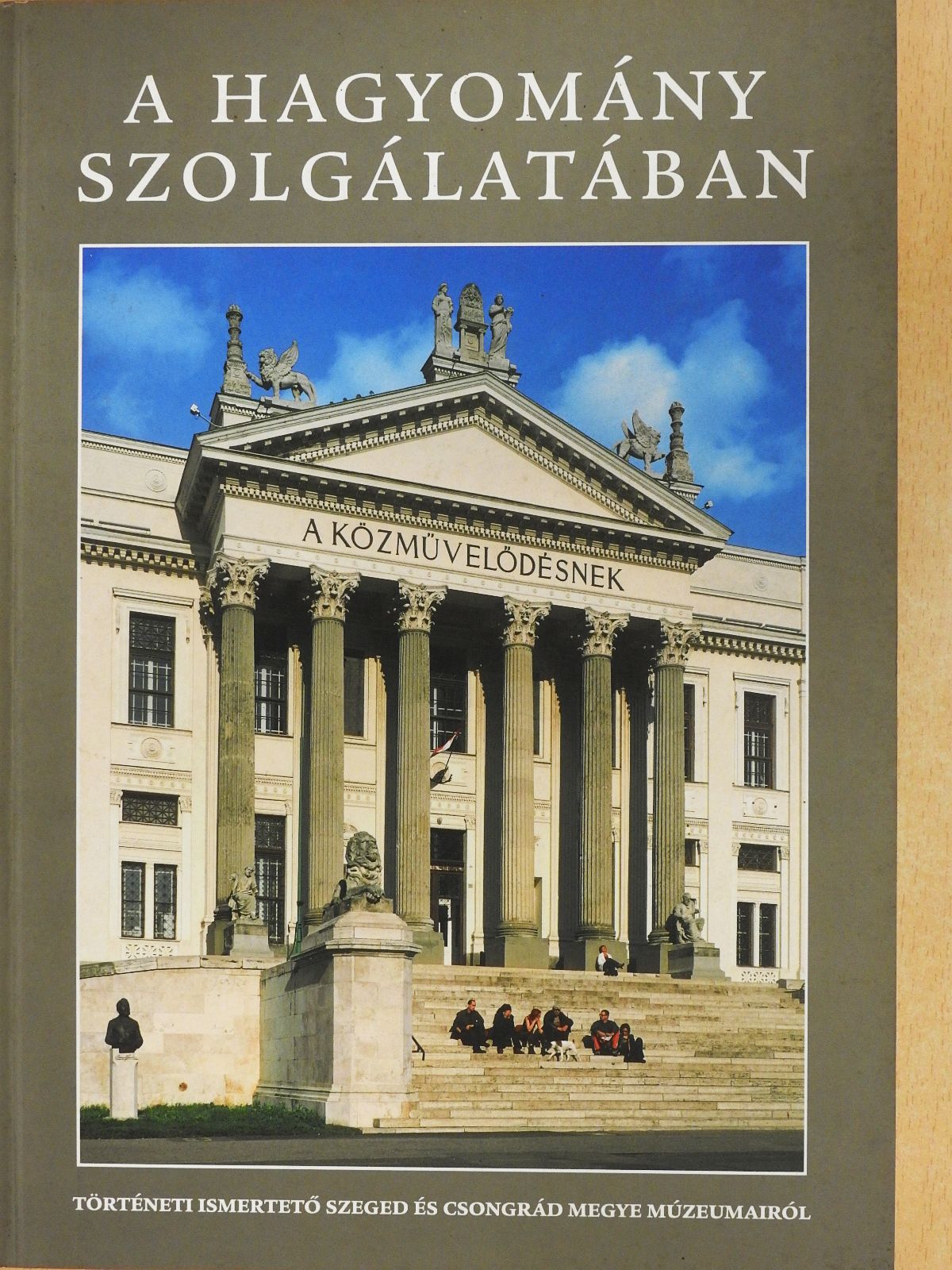Bárkányi Ildikó - A hagyomány szolgálatában (dedikált példány) [antikvár]