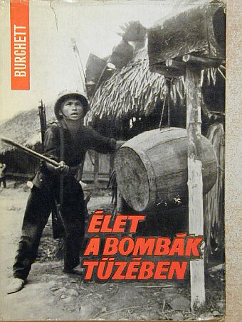 Wilfred Burchett - Élet a bombák tüzében [antikvár]