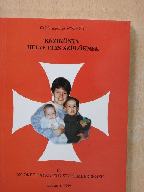 Kiss Andrea - Kézikönyv helyettes szülőknek és az őket támogató szakembereknek [antikvár]