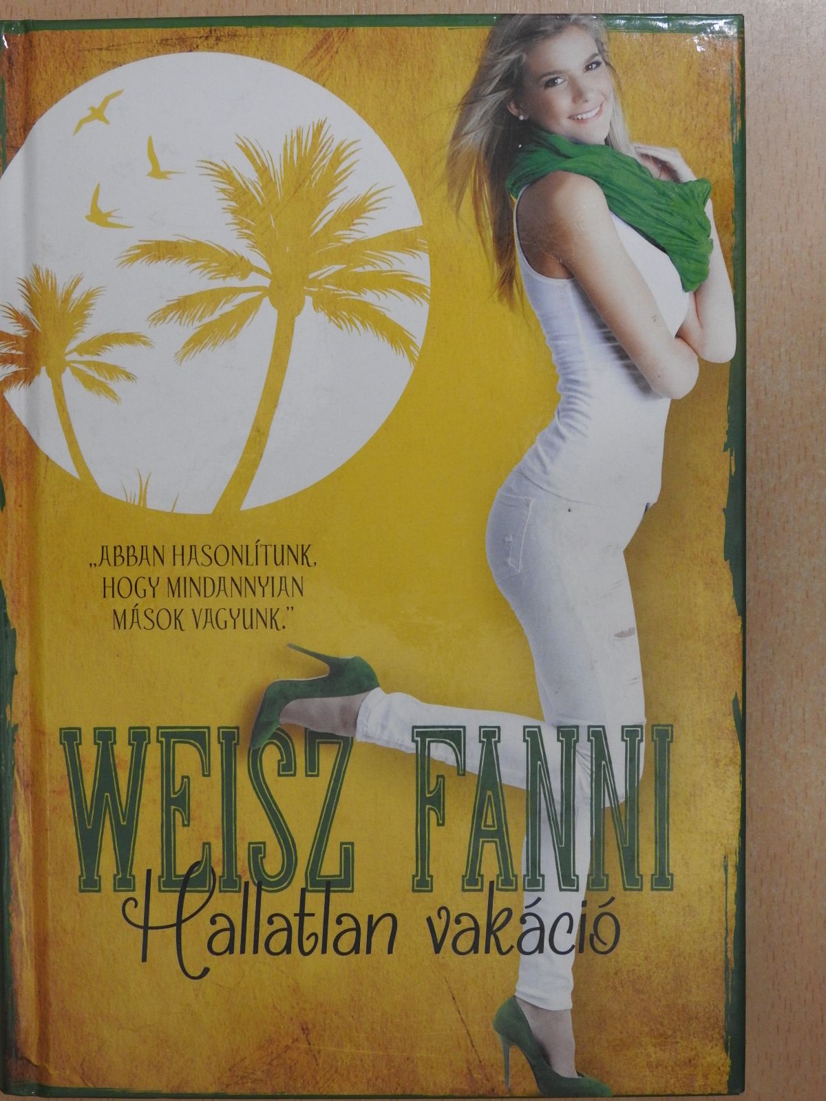 Weisz Fanni - Hallatlan vakáció (dedikált példány) [antikvár]