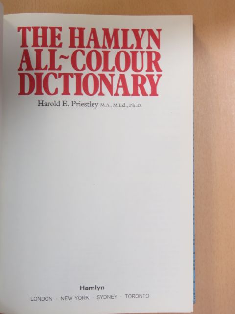 Harold E. Priestley - The Hamlyn All-Colour Dictionary [antikvár]