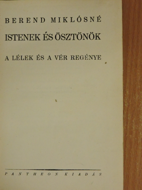 Berend Miklósné - Istenek és ösztönök [antikvár]