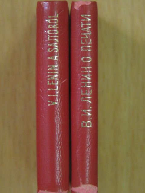 V. I. Lenin - V. I. Lenin a sajtóról (minikönyv) (számozott)/V. I. Lenin a sajtóról (orosz nyelvű) (minikönyv) (számozott) [antikvár]