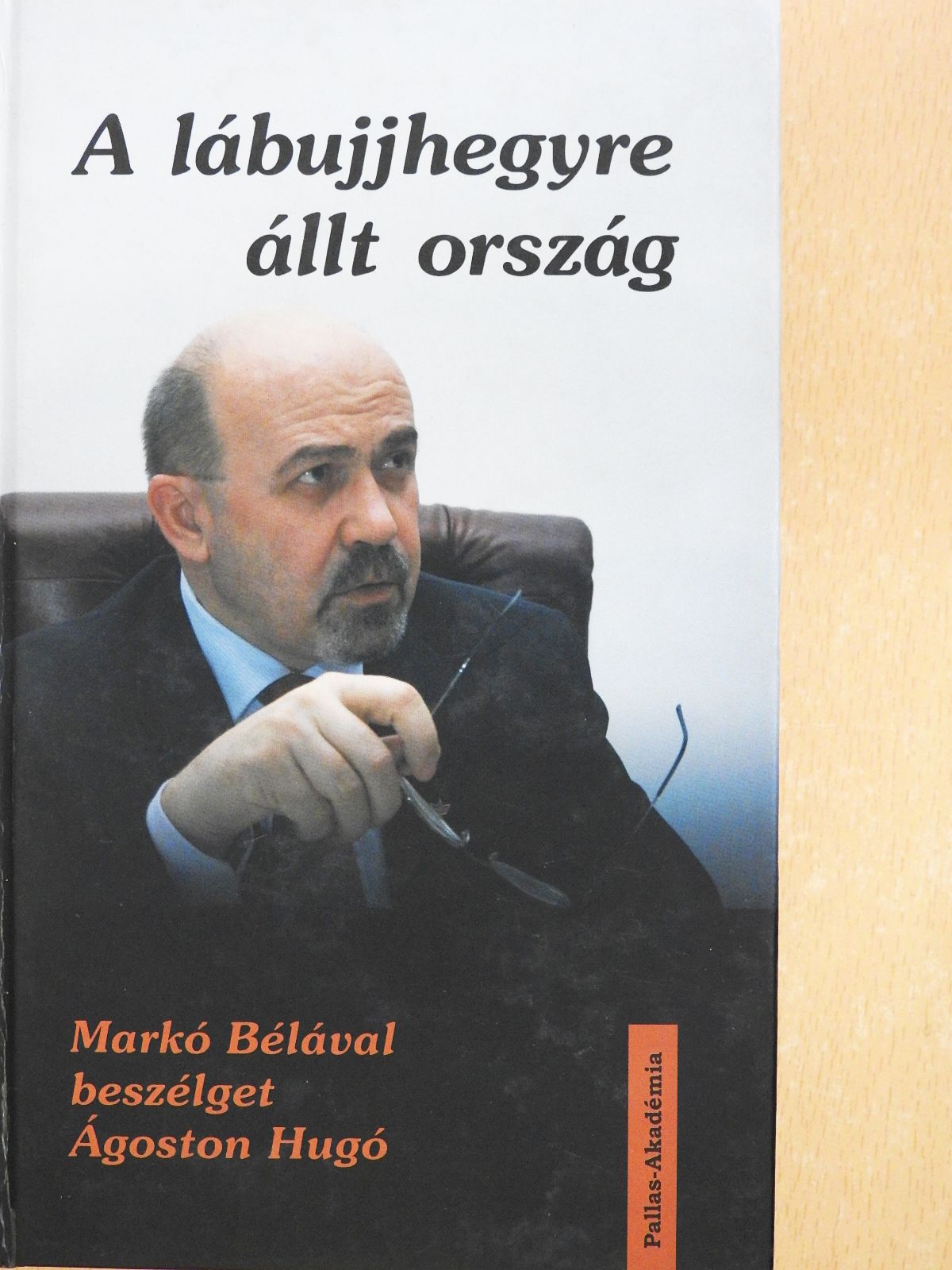 Markó Béla - A lábujjhegyre állt ország (dedikált példány) [antikvár]