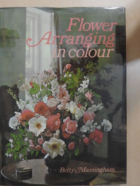 Betty Massingham - Flower Arranging in colour [antikvár]
