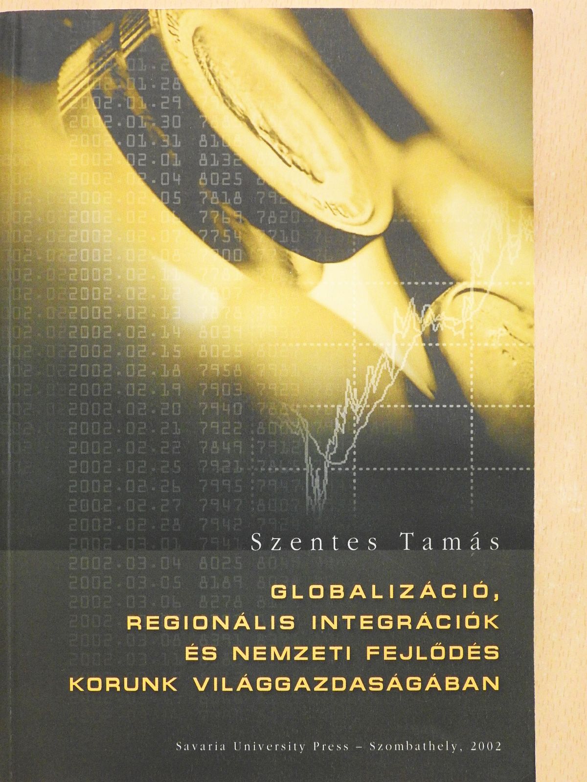 Szentes Tamás - Globalizáció, regionális integrációk és nemzeti fejlődés korunk világgazdaságában (dedikált példány) [antikvár]