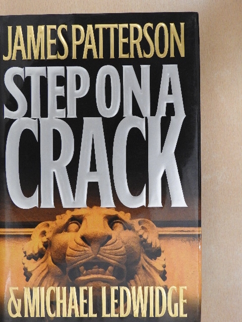 James Patterson - Step on a Crack [antikvár]