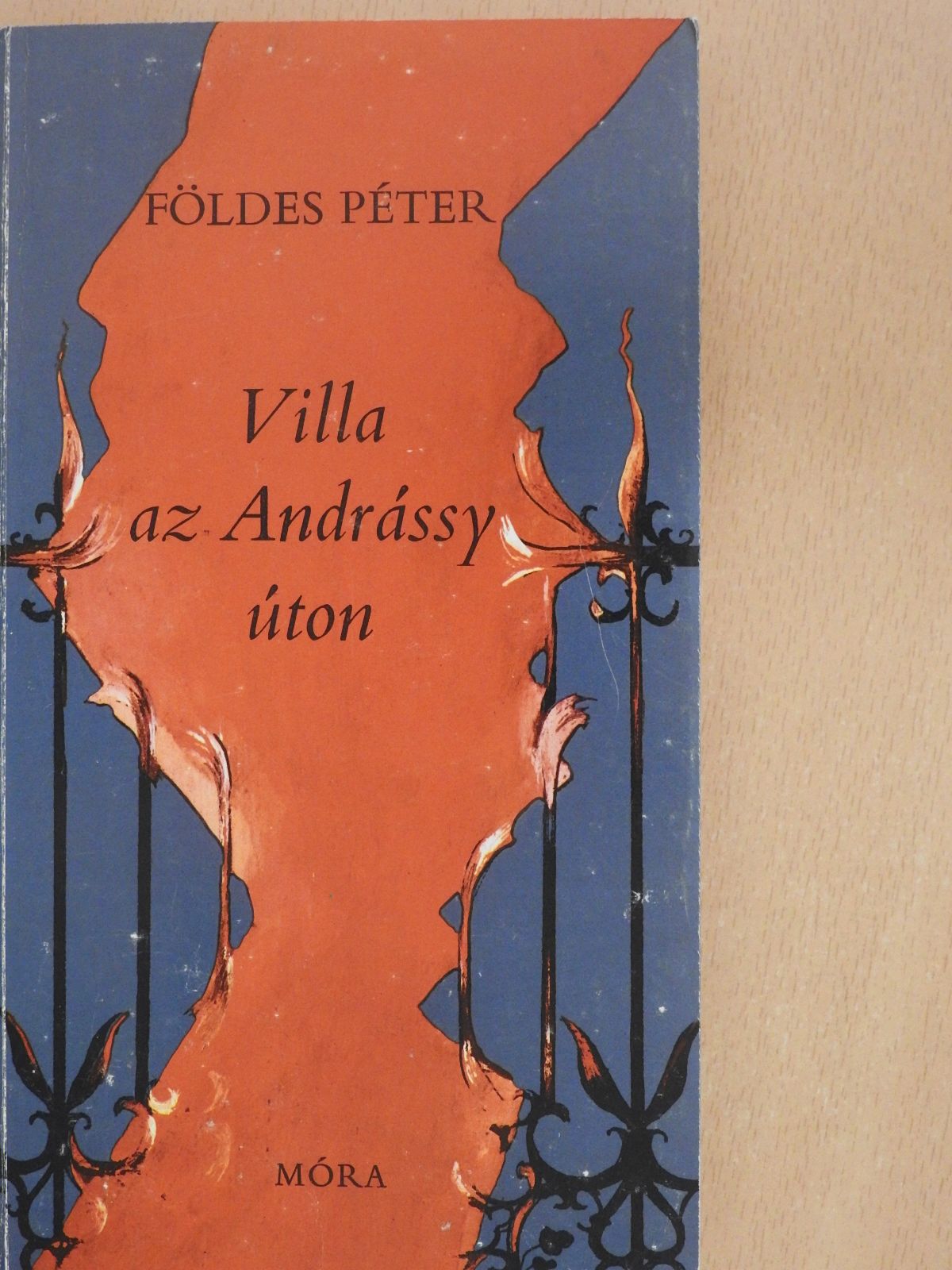 Földes Péter - Villa az Andrássy úton (dedikált példány) [antikvár]
